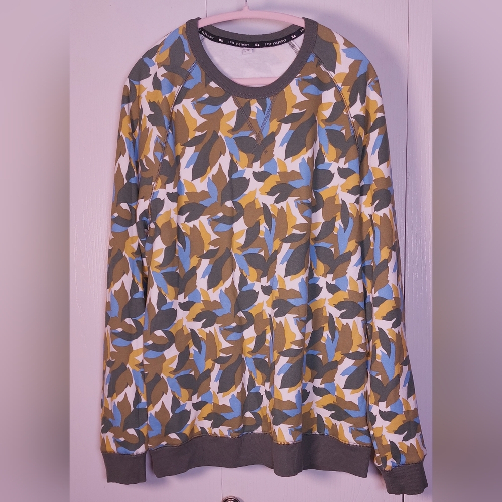 Free Assembly Autumn Leaf Fleece Sweatshirt Size XL Pullover Camo Soft Cozy